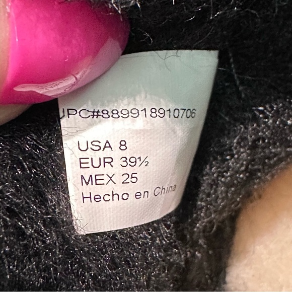 Like new BearPaw booties black ankle fall and winter suede booties size 7.5/8 - Picture 10 of 10